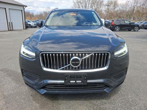 2022 Volvo XC90 T6 AWD Momentum 6-Passenger