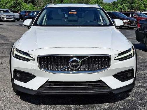 2024 Volvo V60 Cross Country Plus