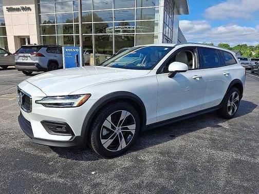 2024 Volvo V60 Cross Country Plus