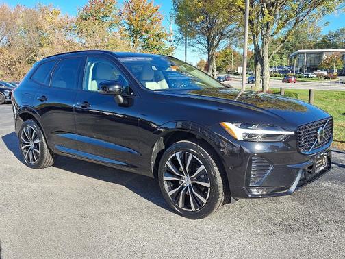 2023 Volvo XC60 B5 AWD Plus Dark Theme