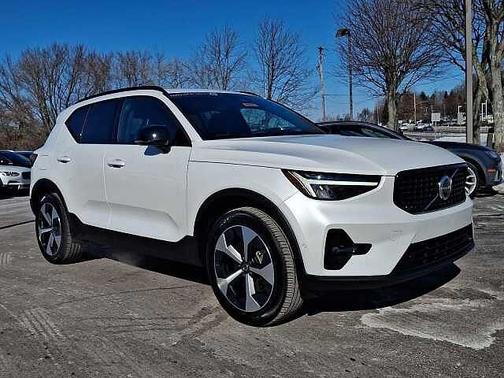 2025 Volvo XC40 Plus