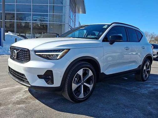 2025 Volvo XC40 Plus