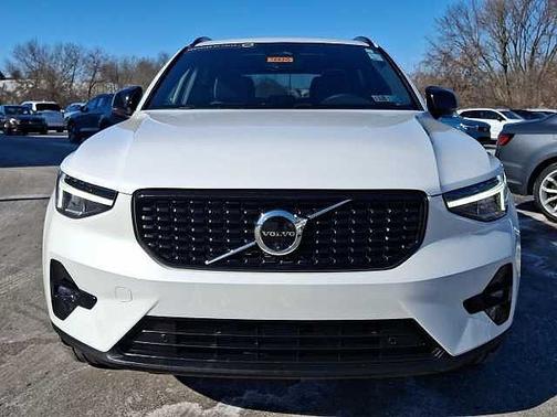2025 Volvo XC40 Plus