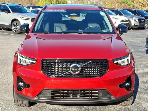 2023 Volvo XC40 Plus Dark Theme