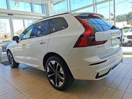 Crystal White 2026 Volvo XC60 Plus