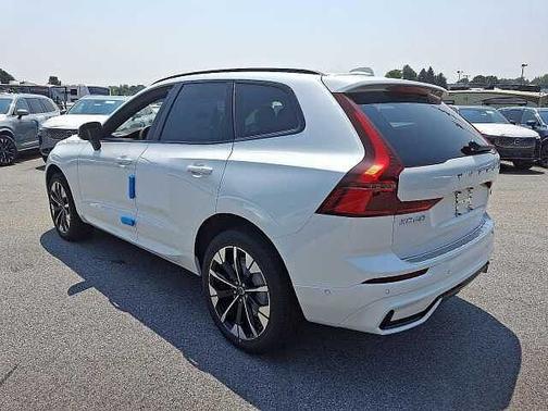 Crystal White 2026 Volvo XC60 Plus