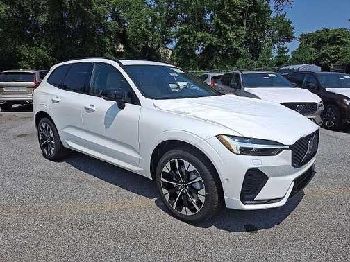 Crystal White 2026 Volvo XC60 Plus