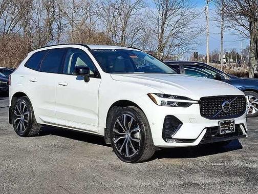 2023 Volvo XC60 Plus