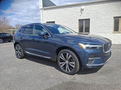 2023 Volvo XC60 B5 AWD Plus Bright Theme