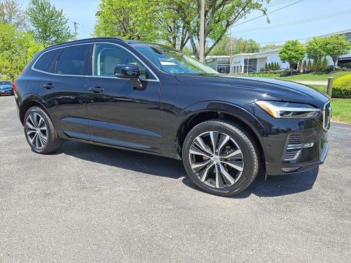 2022 Volvo XC60 B5 AWD Momentum