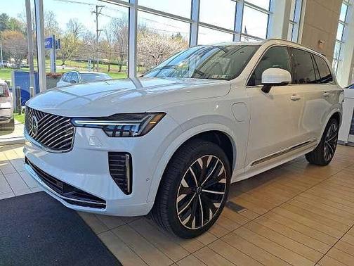 Crystal White 2026 Volvo XC90 Plus