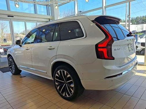 Crystal White 2026 Volvo XC90 Plus
