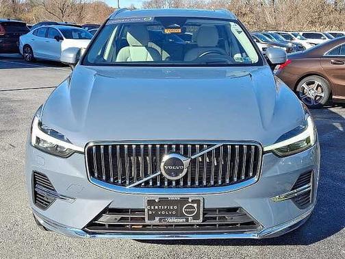 2023 Volvo XC60 Ultimate Bright Theme