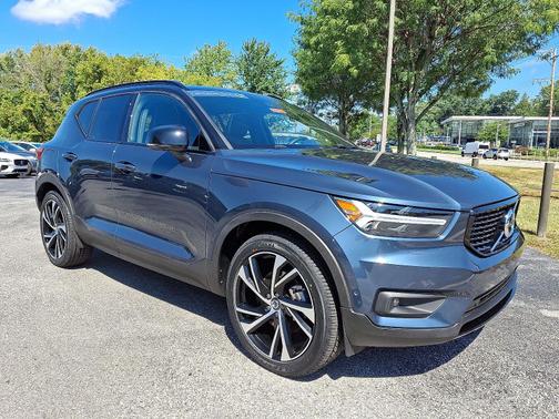2022 Volvo XC40 T5 AWD R-Design