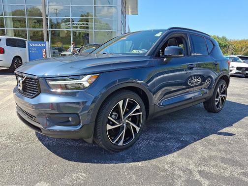 2022 Volvo XC40 T5 AWD R-Design
