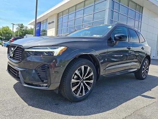 Platinum Grey MET 2024 Volvo XC60 Core Dark Theme