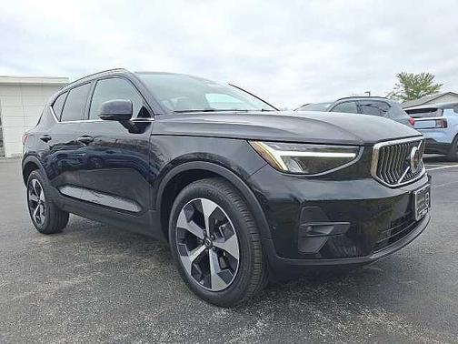 Onyx Black 2023 Volvo XC40 Ultimate Bright Theme
