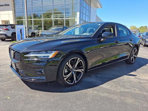 2024 Volvo S60 B5 AWD Core Dark Theme