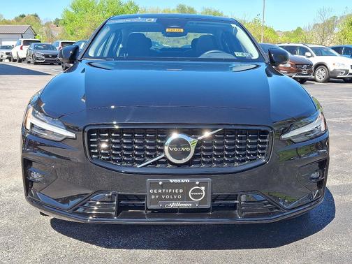 2024 Volvo S60 B5 AWD Core Dark Theme