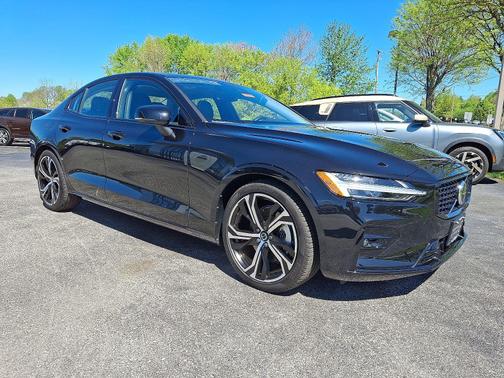 2024 Volvo S60 B5 AWD Core Dark Theme