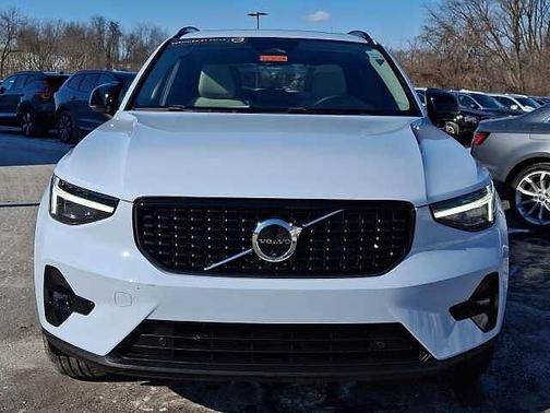 2024 Volvo XC40 Plus