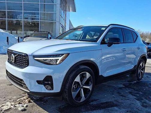 2024 Volvo XC40 Plus