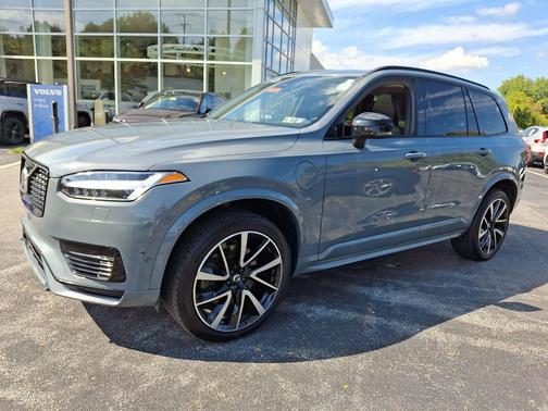 2023 Volvo XC90 Recharge Plug-In Hybrid T8 Eawd Plus Dark Theme 7-Passengers