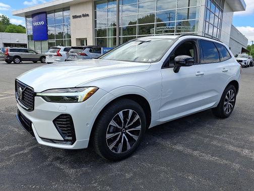 2024 Volvo XC60 B5 AWD Plus Dark Theme