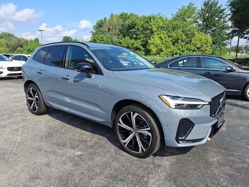 2024 Volvo XC60 B5 AWD Ultimate Dark Theme