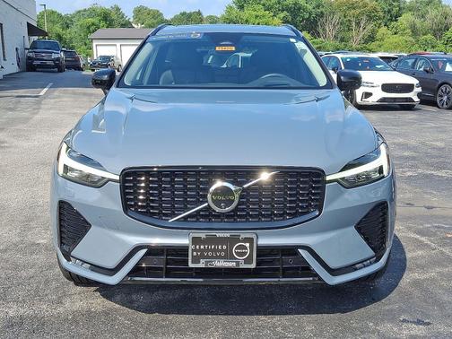 2024 Volvo XC60 B5 AWD Ultimate Dark Theme