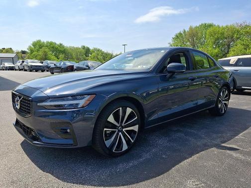 2022 Volvo S60 B5 AWD Momentum