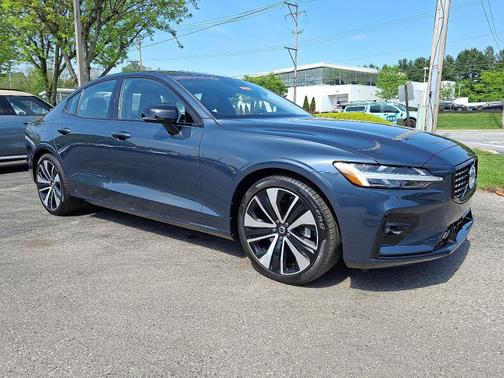 2022 Volvo S60 B5 AWD Momentum