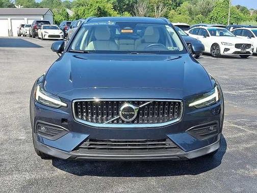 2024 Volvo V60 Cross Country Plus