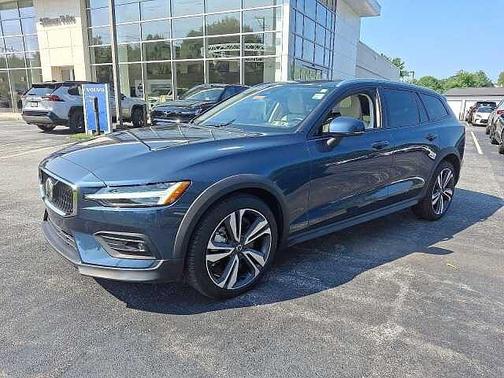 2024 Volvo V60 Cross Country Plus