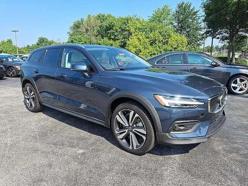 2024 Volvo V60 Cross Country Plus