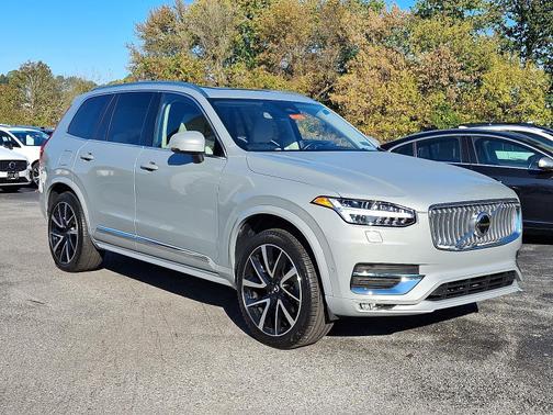 2024 Volvo XC90 B6 AWD Plus Bright Theme 7-Passenger