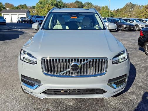 2024 Volvo XC90 B6 AWD Plus Bright Theme 7-Passenger