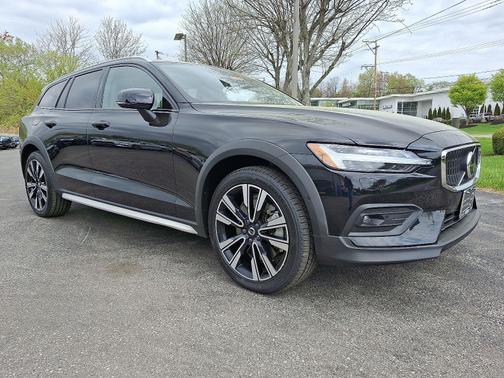 2024 Volvo V60 Cross Country B5 AWD Ultimate