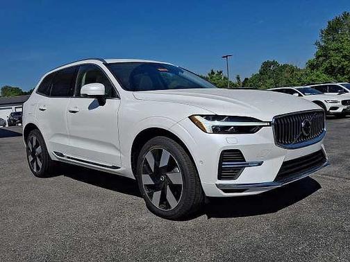 Crystal White 2023 Volvo XC60 Ultimate Bright Theme