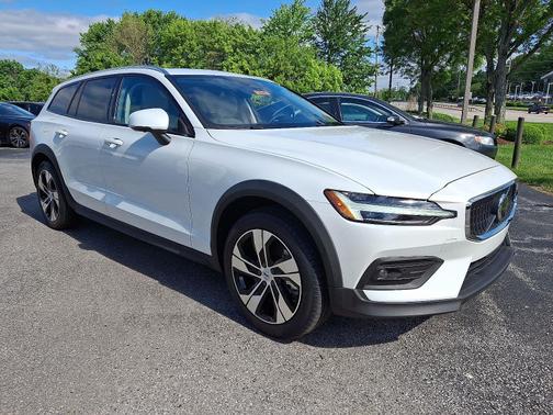 2024 Volvo V60 Cross Country B5 AWD Plus