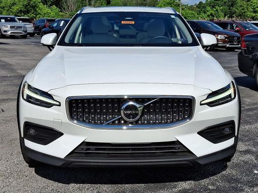 2024 Volvo V60 Cross Country B5 AWD Plus