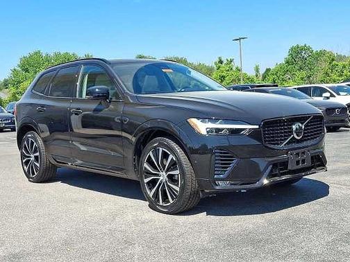 Onyx Black 2023 Volvo XC60 Plus