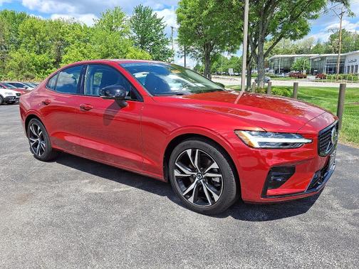 2024 Volvo S60 B5 FWD Core Dark Theme