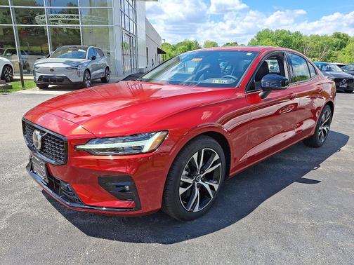2024 Volvo S60 B5 FWD Core Dark Theme
