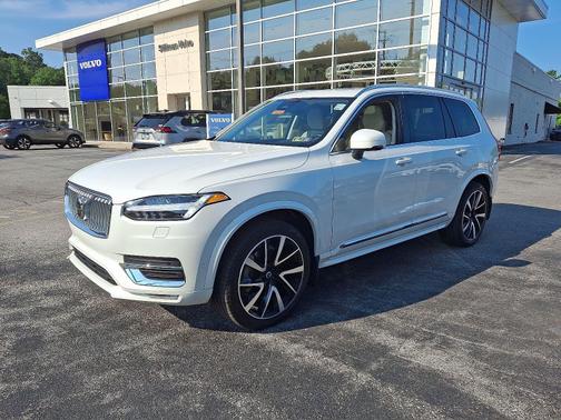 2024 Volvo XC90 B6 AWD Plus Bright Theme 7-Passengers