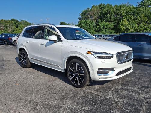 2024 Volvo XC90 B6 AWD Plus Bright Theme 7-Passengers