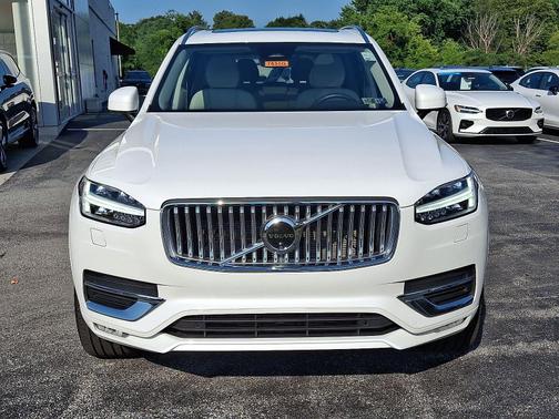 2024 Volvo XC90 B6 AWD Plus Bright Theme 7-Passengers