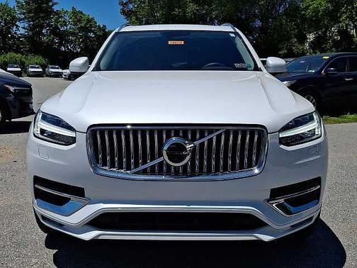 Crystal White 2023 Volvo XC90 Plus