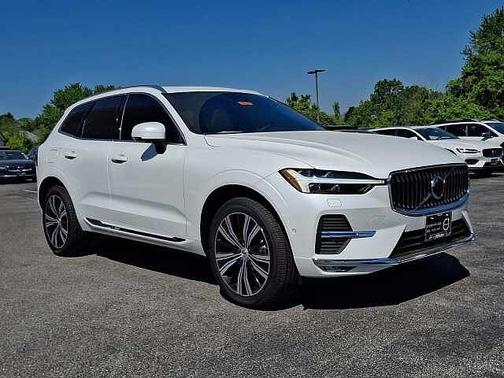 Crystal White 2023 Volvo XC60 Ultimate Bright Theme