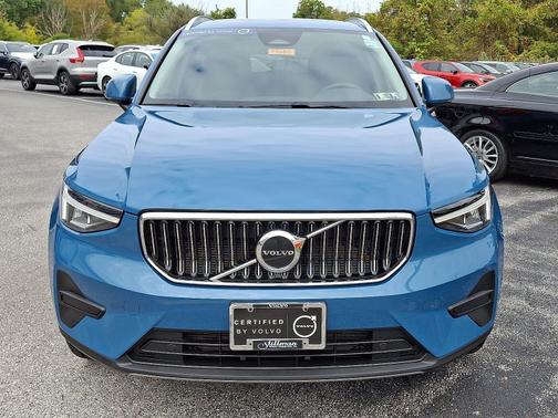 2025 Volvo XC40 B5 AWD Core Bright Theme